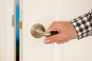 Abertura de portas - Substituição reparação fechaduras Rato